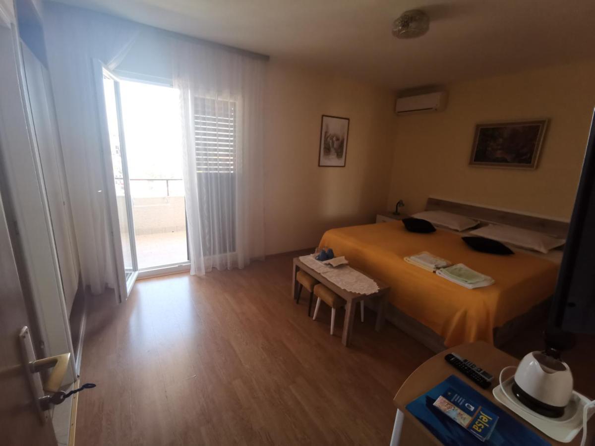 Guest House Jelsa Йелса Екстериор снимка