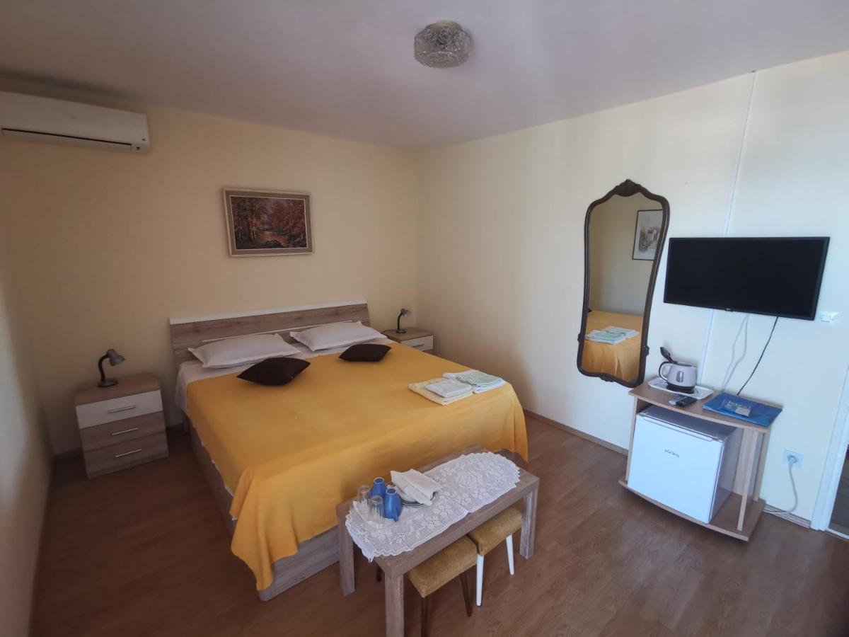 Guest House Jelsa Йелса Екстериор снимка