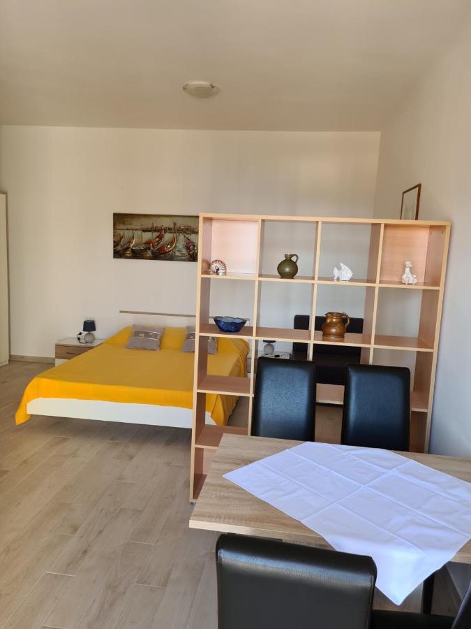 Guest House Jelsa Йелса Екстериор снимка