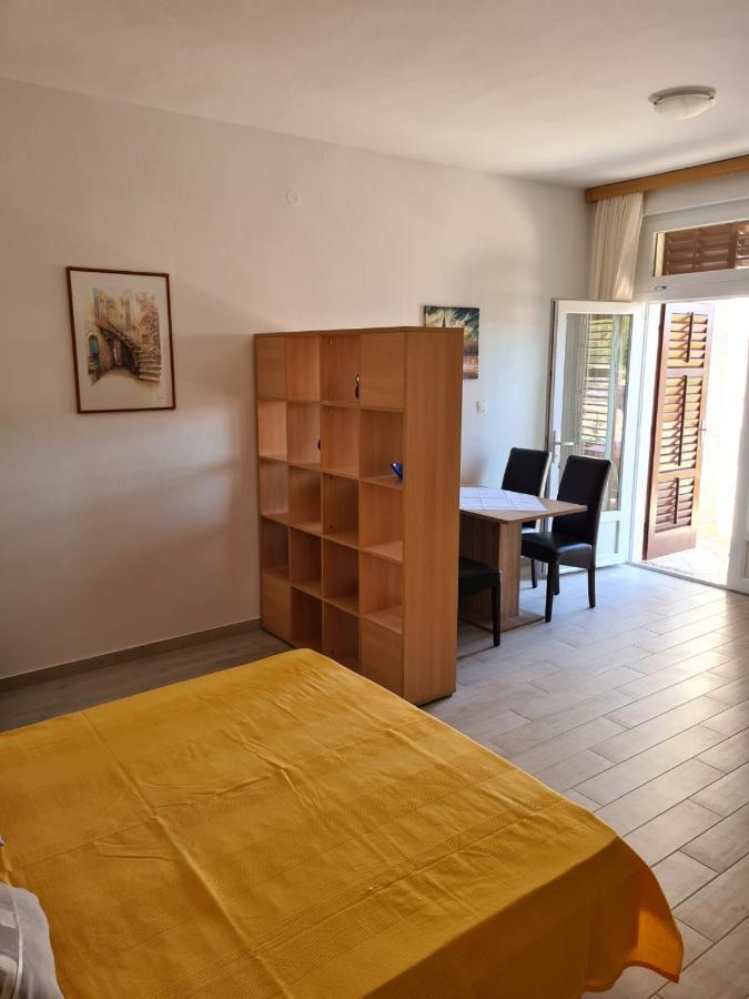 Guest House Jelsa Йелса Екстериор снимка