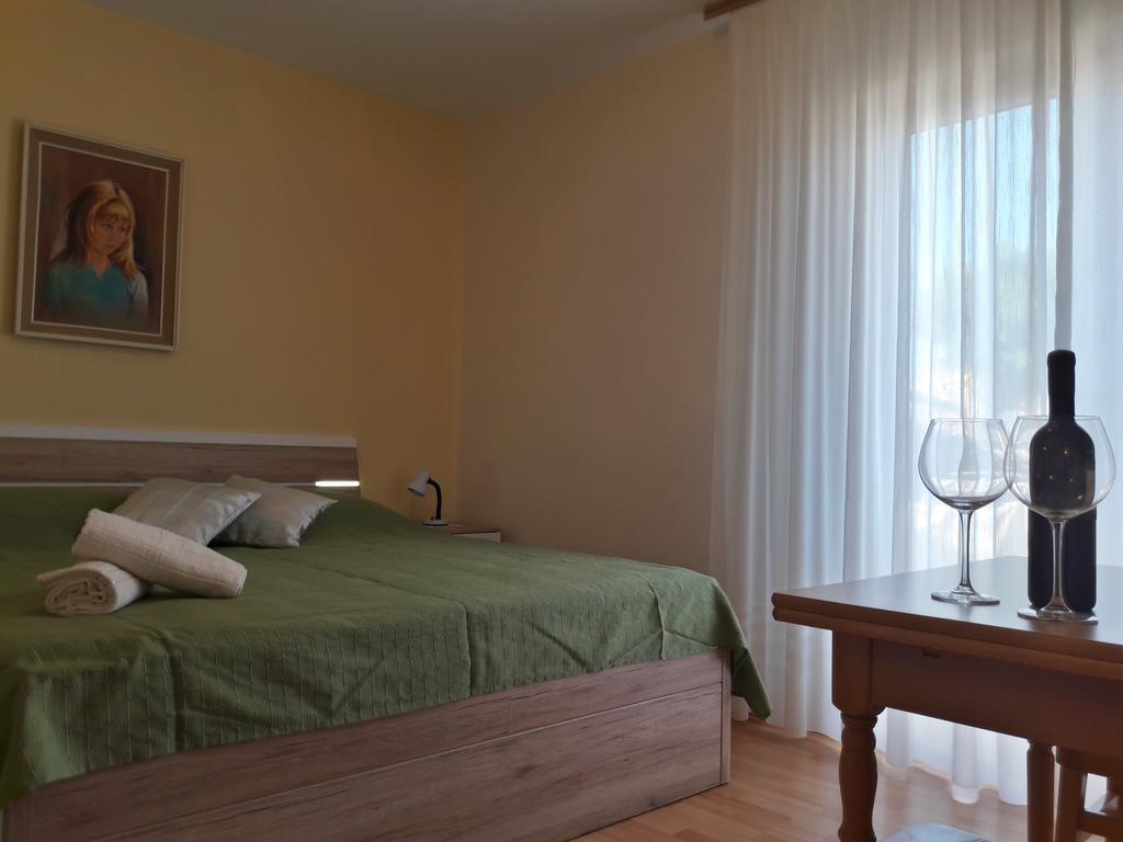 Guest House Jelsa Йелса Стая снимка