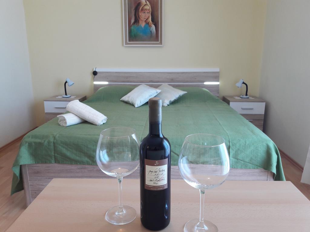Guest House Jelsa Йелса Екстериор снимка